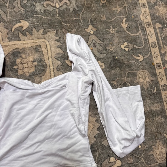 Chic Nation Classic White Long Sleeve Tee cropped - Picture 3 of 5